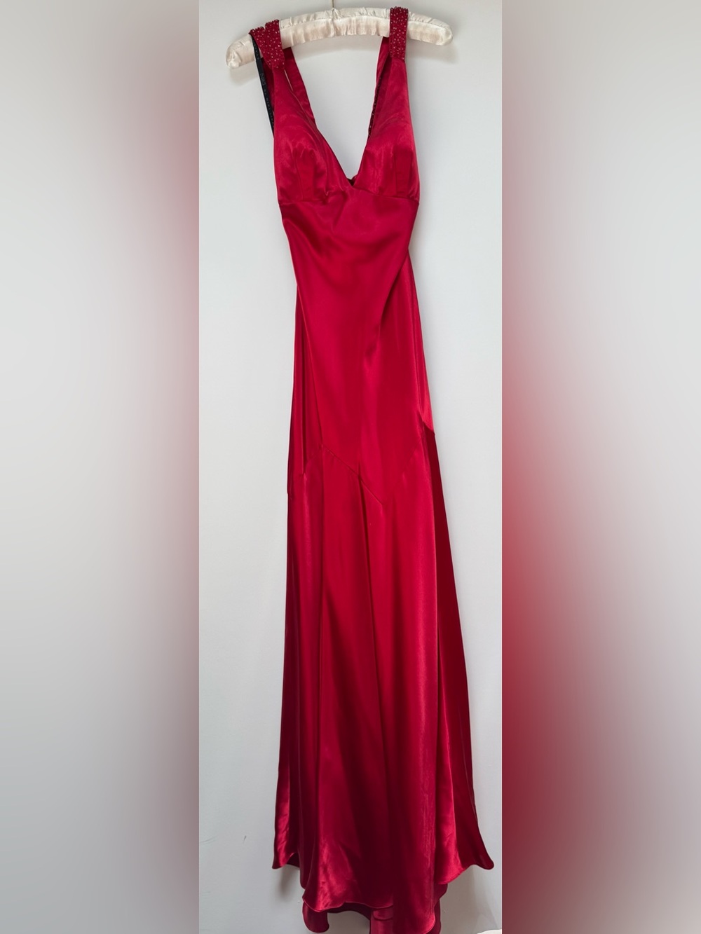 Elegant Red Satin V-Neck Evening Dress